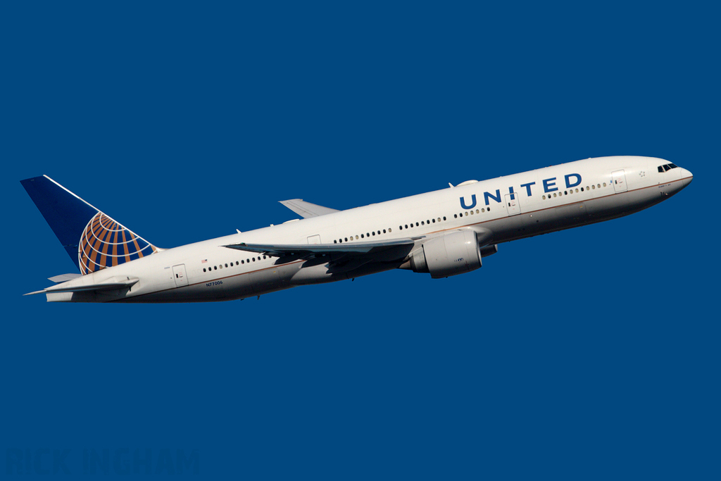 Boeing 777-224ER - N77006 - United Airlines