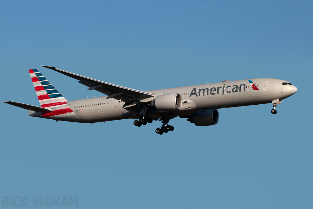 Boeing 777-323ER - N722AN - American Airlines