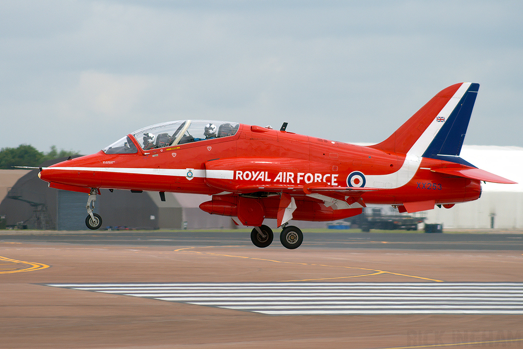 British Aerospace Hawk T1 - XX253 - RAF | The Red Arrows