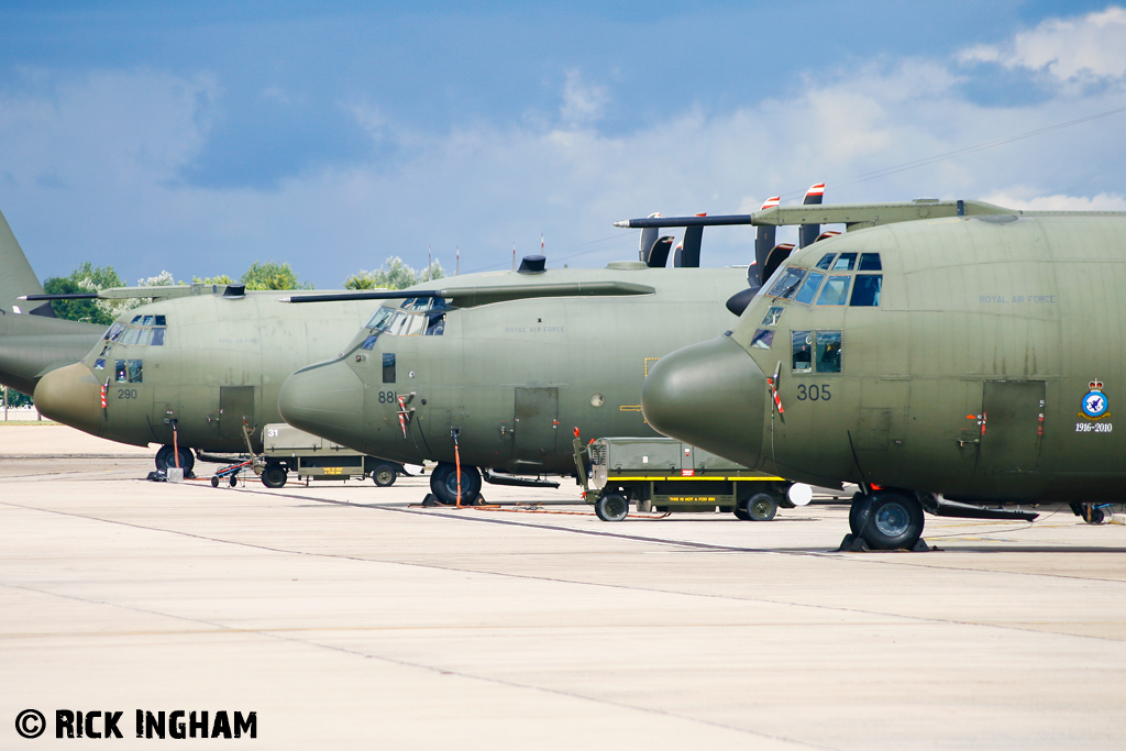 Lockheed C-130K Hercules C3 - XV305 + Lockheed C-130J Hercules C5 - ZH881 + Lockheed C-130K Hercules C3 - XV290 - RAF