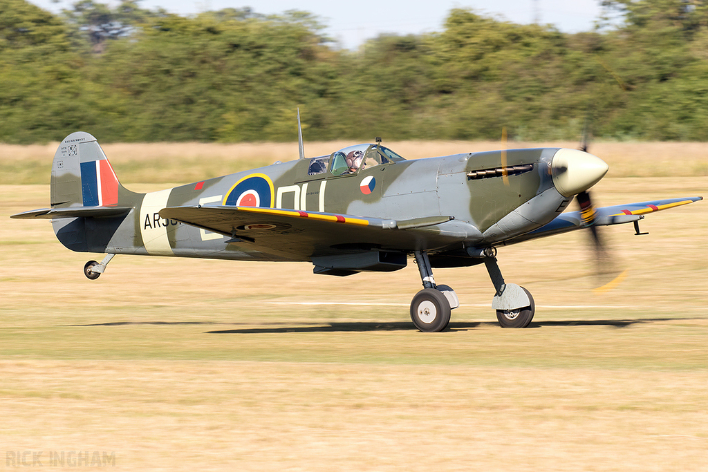 Supermarine Spitfire MK Vc - AR501 / G-AWII - RAF