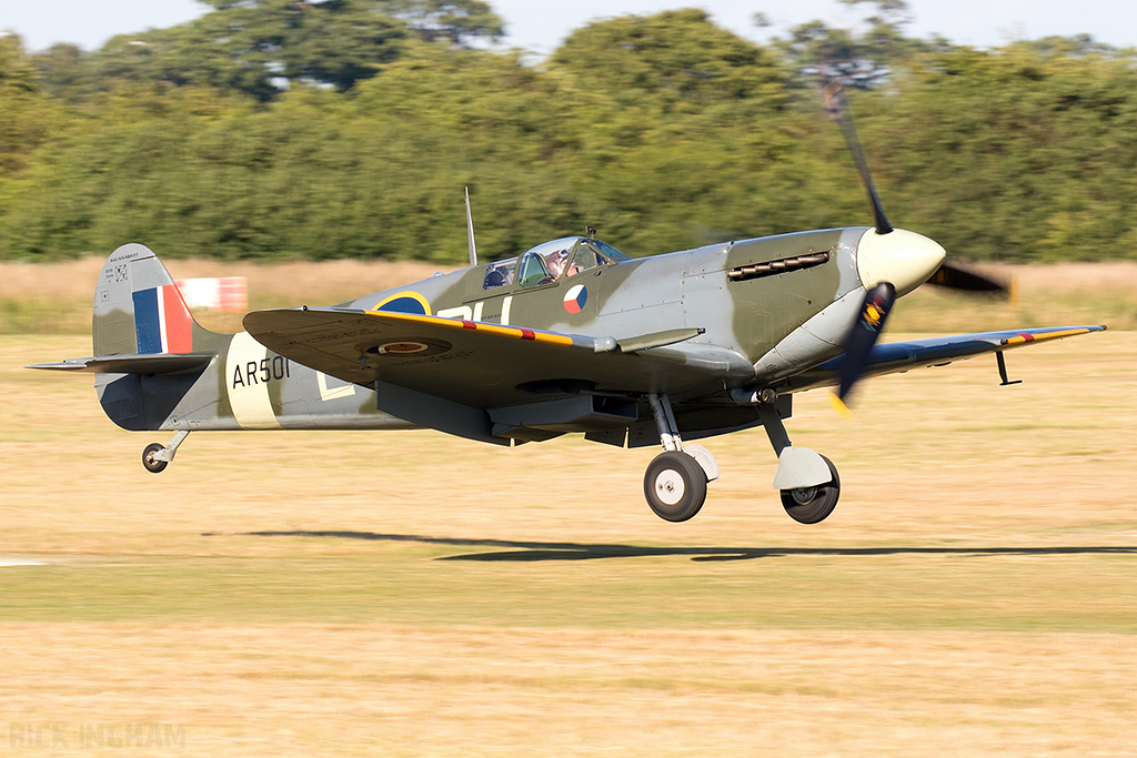 Supermarine Spitfire MK Vc - AR501 / G-AWII - RAF