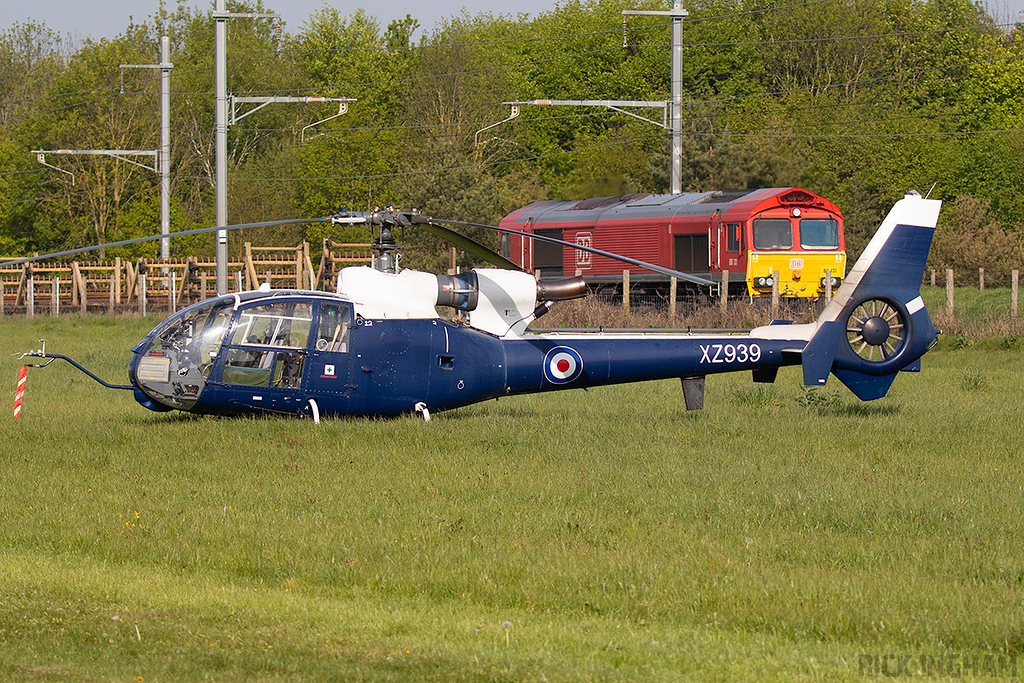 Westland Gazelle HT3 - XZ939 / G-CLGO - QinetiQ (Falcon Aviation) + Class 66 - 66131 - DB Cargo