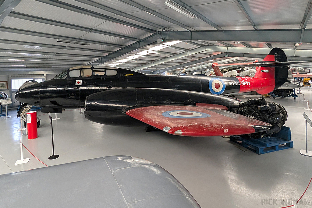 Gloster Meteor T7 - VZ638 / G-JETM - Royal Navy