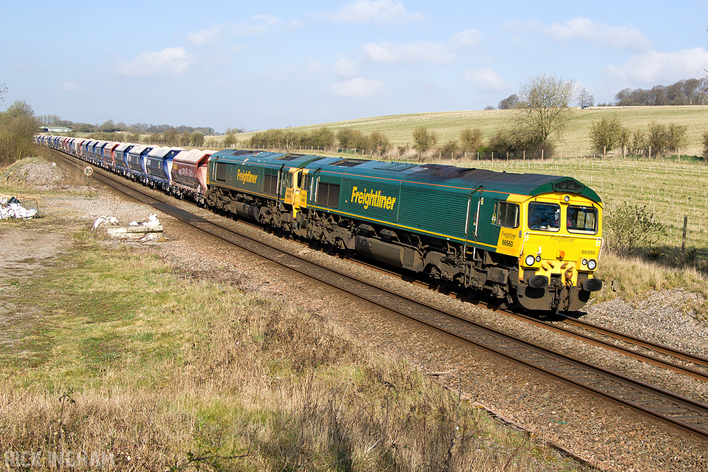 Class 66 - 66560 + 66516 - Freightliner