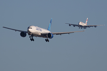 Boeing 777-224ER - N57016 - United Airlines