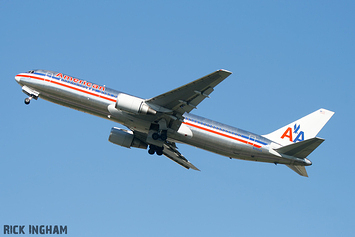 Boeing 767-323ER - N352AA - American Airlines