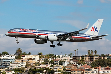 Boeing 757-223(WL) - N677AN - American Airlines