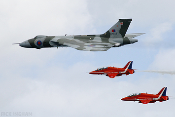 Avro Vulcan B2 - XH558/G-VLCN - RAF + The Red Arrows